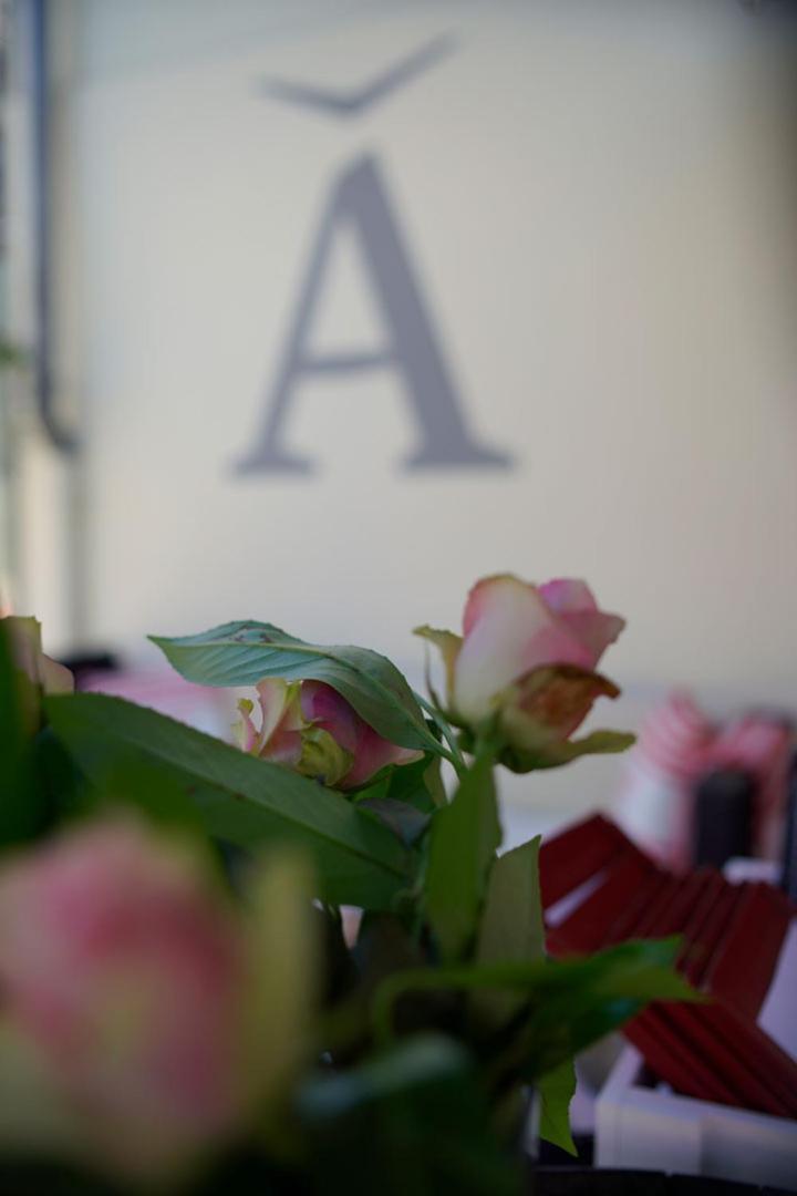 Hotel Adler Am Schloss Bonnigheim Екстер'єр фото