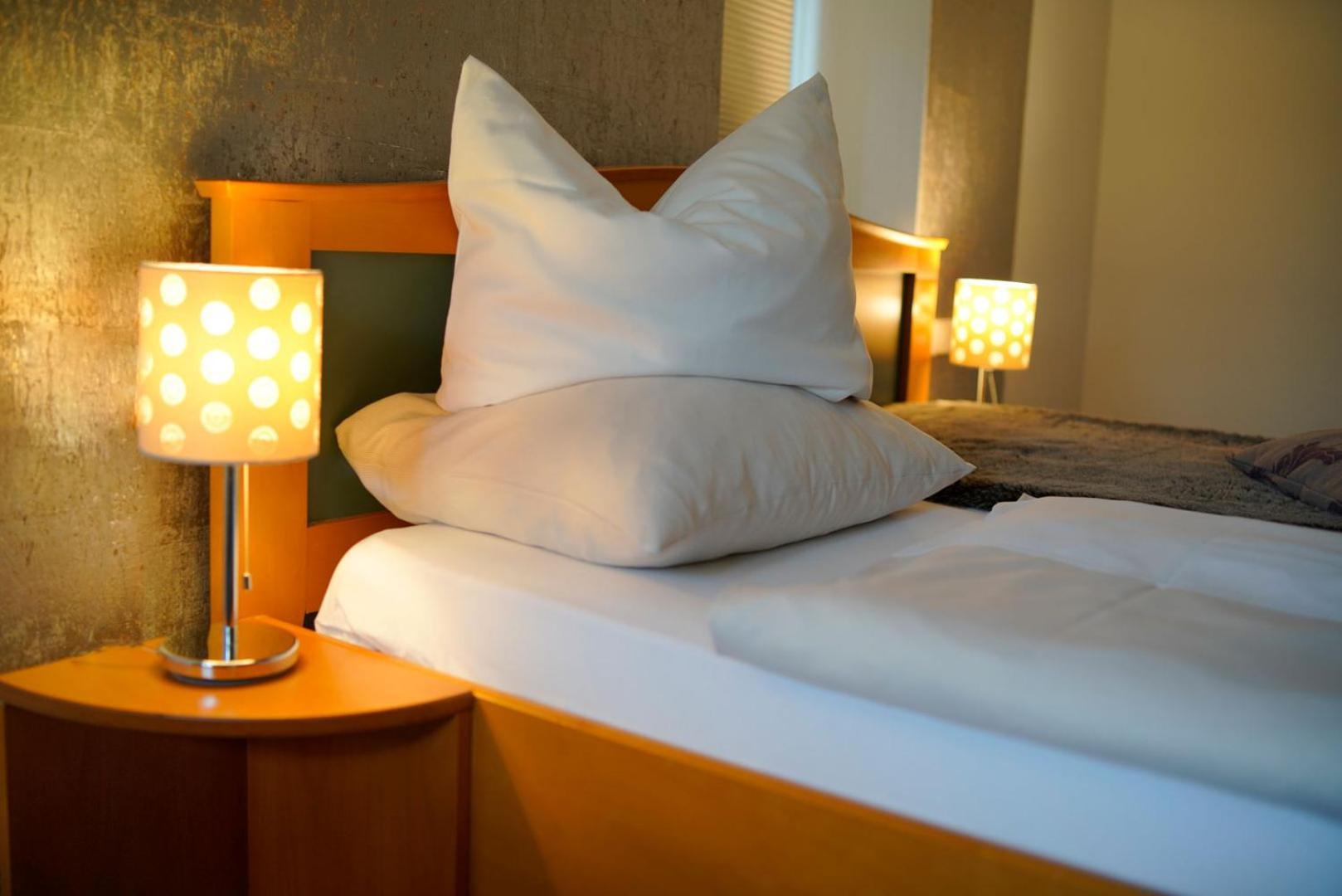 Hotel Adler Am Schloss Bonnigheim Екстер'єр фото