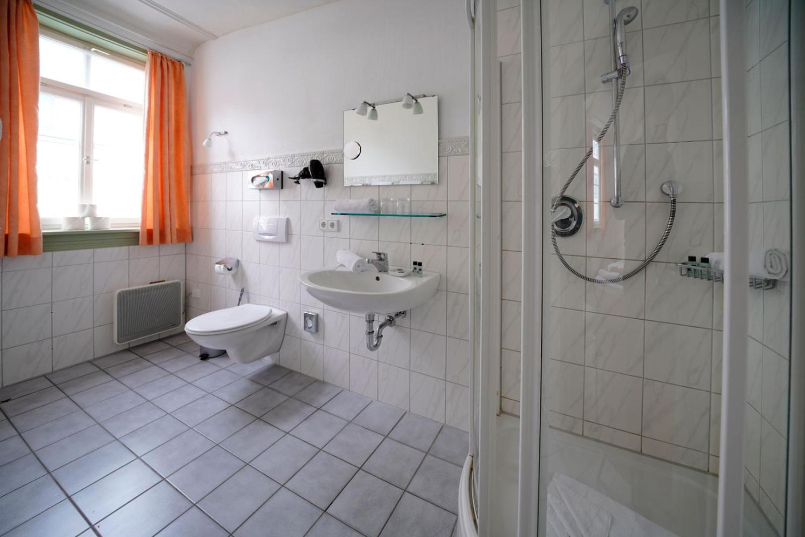 Hotel Adler Am Schloss Bonnigheim Екстер'єр фото