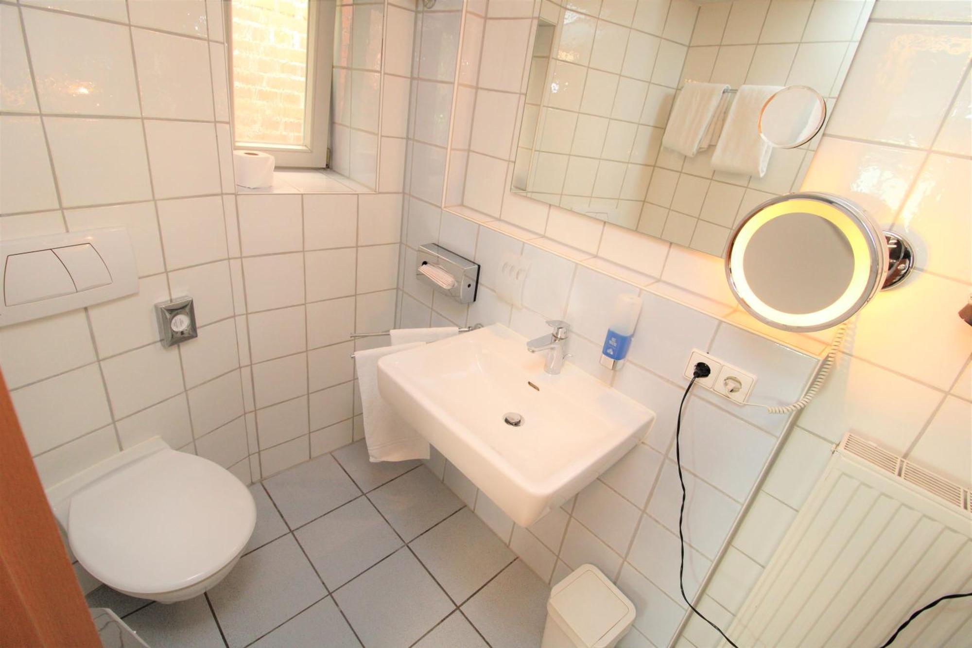 Hotel Adler Am Schloss Bonnigheim Екстер'єр фото