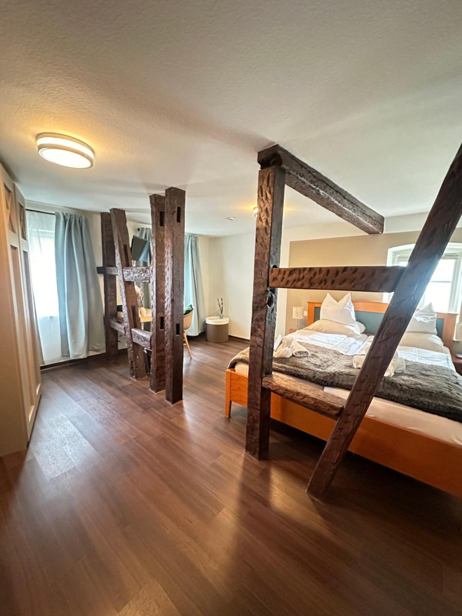 Hotel Adler Am Schloss Bonnigheim Екстер'єр фото